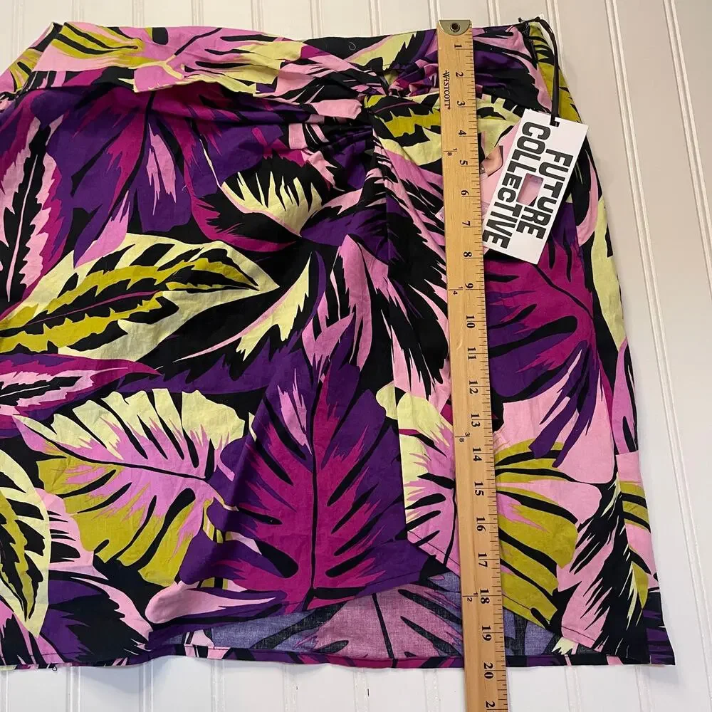 NWT Future Collective Alani Noelle Botanical Print Mini Skirt Size Womens 16